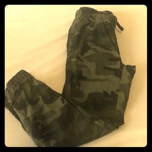 Gap boys camo joggers